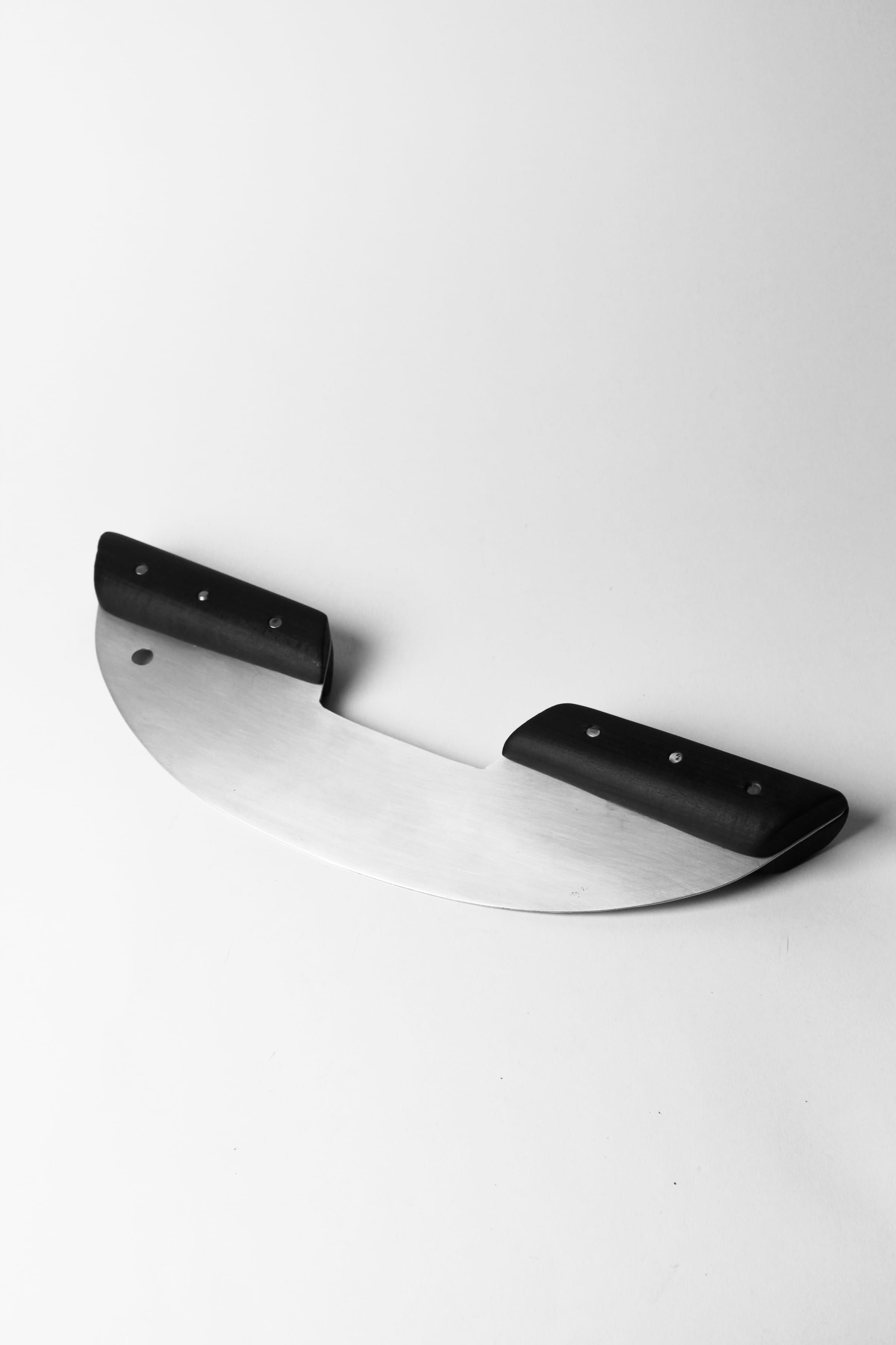 The rocking cutter