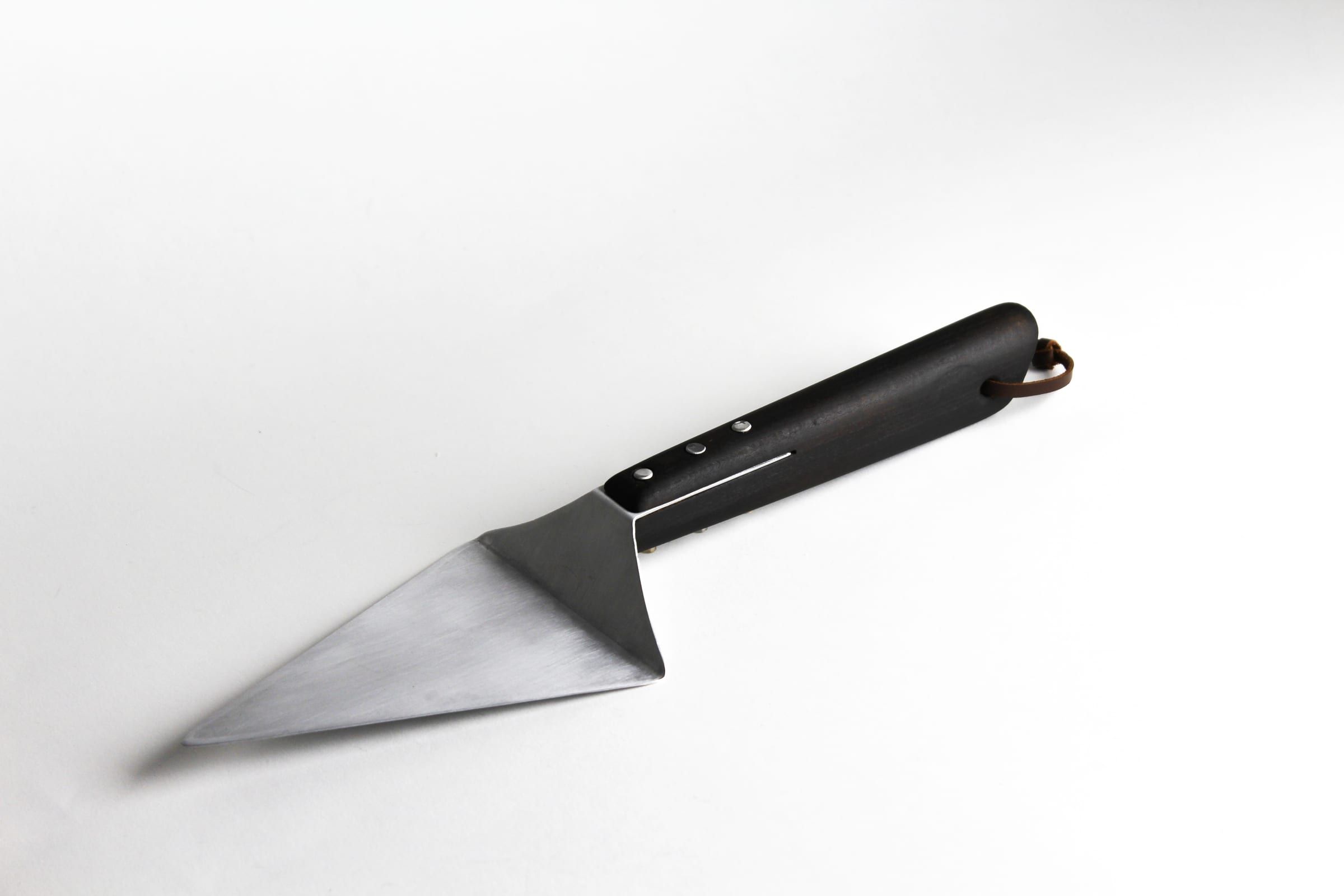 The Noir pizza server